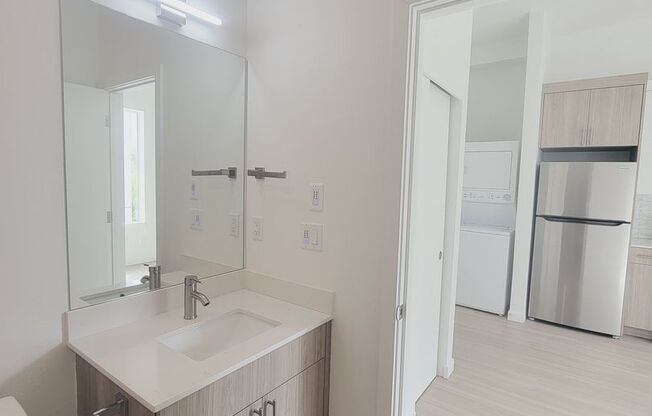 Studio, 1 bath, 326 sqft, $1,265, Unit 16