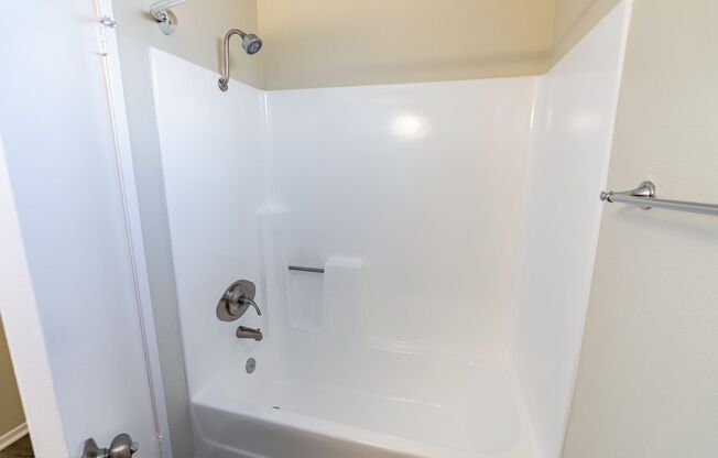 Studio, 1 bath, 595 sqft, $1,548, Unit 101