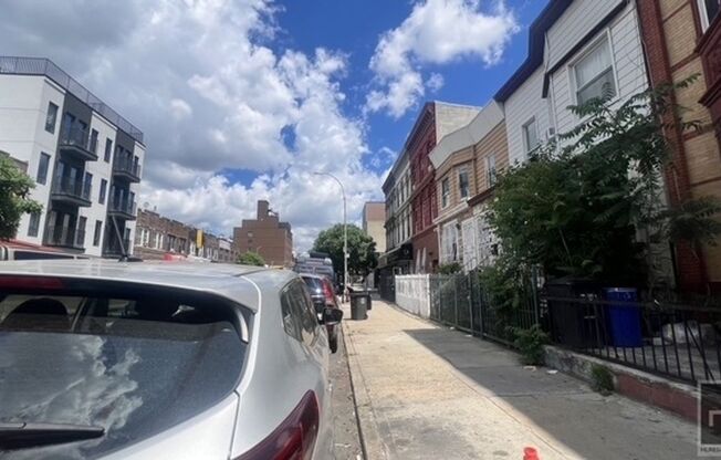 1129 ROGERS AVE