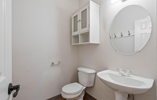 $500 move-in special! Unique 2-bdrm/2.5-bath duplex w/ A/C—Private patio, storage, garage w/ washer/dryer