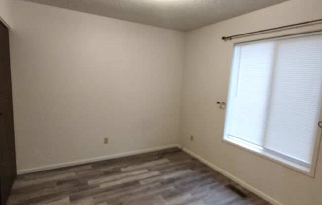 2 beds, 1 bath, $1,100, Unit 1049