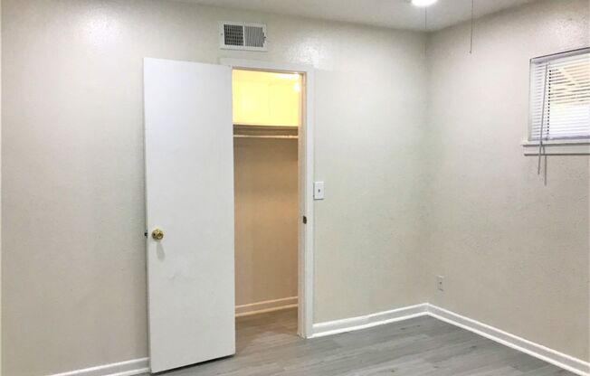 2 beds, 1 bath, 875 sqft, $1,330