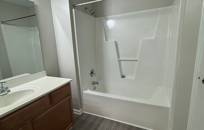 2 beds, 2 baths, 1,000 sqft, $1,275, Unit 315-302