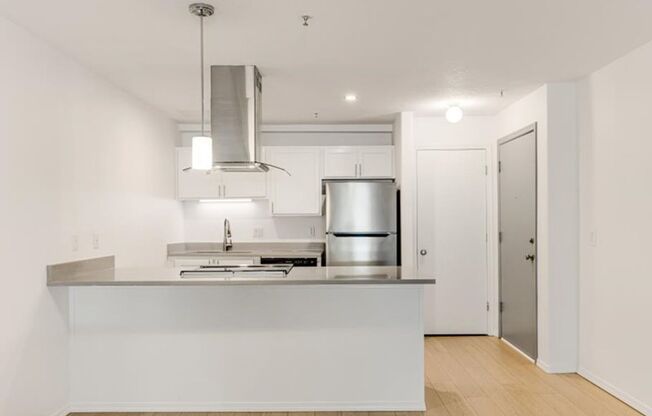 2 beds, 2 baths, 847 sqft, $1,595, Unit 1
