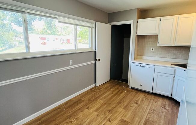 3 beds, 1 bath, $1,595