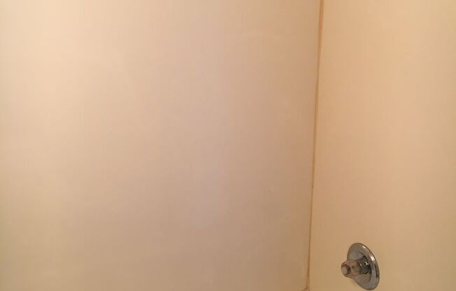1 bed, 1 bath, 650 sqft, $825, Unit 940-12