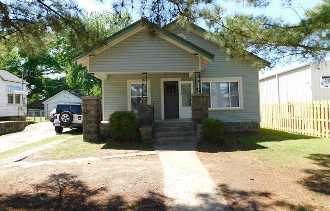 Cute 2 Bedroom 1 Bathroom House