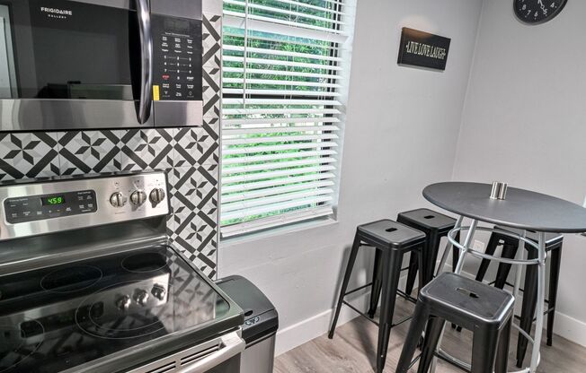 4 beds, 2 baths, 1,200 sqft, $3,200, Unit 205 W Frances, Unit 3