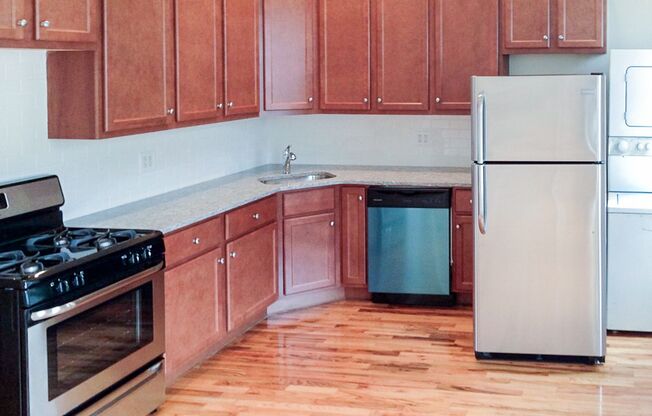 3 beds, 2 baths, 1,580 sqft, $4,400, Unit 2454-1F