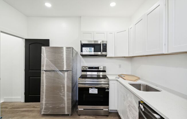 3 beds, 2.5 baths, $2,200