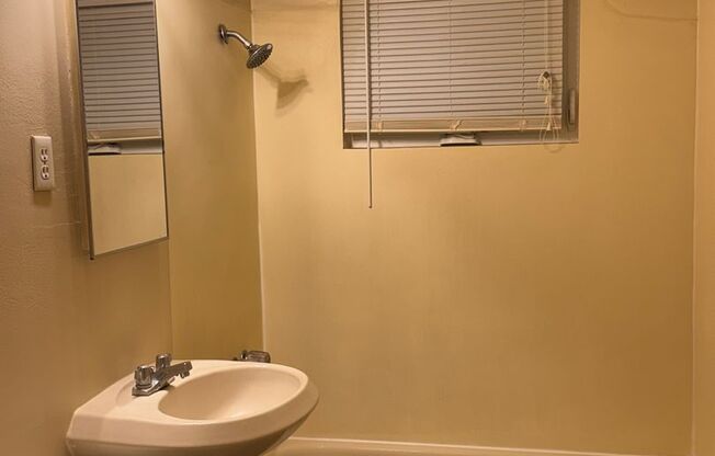 2 beds, 1 bath, $1,750