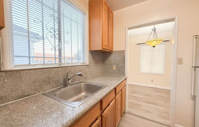 3 beds, 1 bath, $2,800, Unit 1719