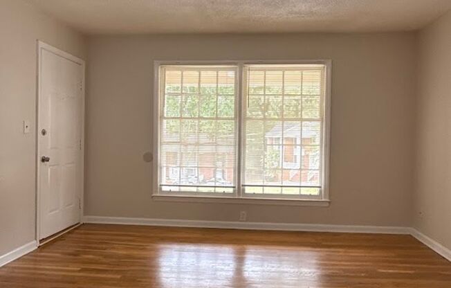 2 beds, 1 bath, $2,150, Unit Unit 32