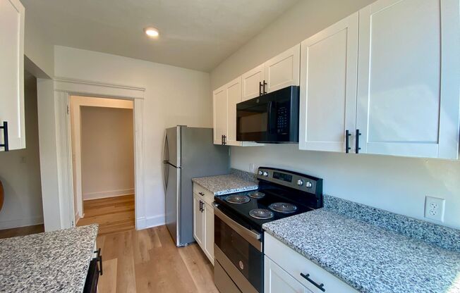 3 beds, 1 bath, 800 sqft, $2,550, Unit Unit 3