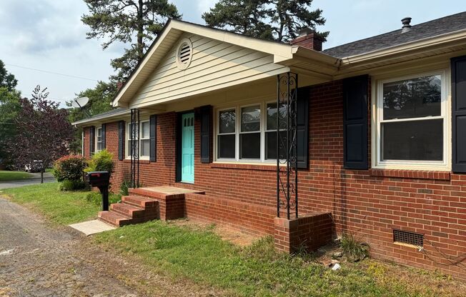 Charming Duplex At 1508 Woodhill