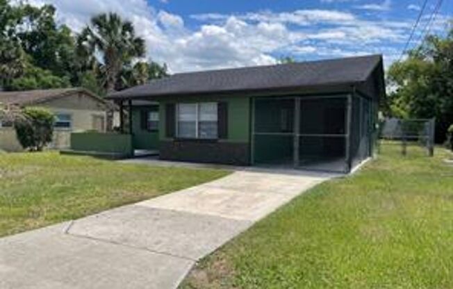 3 Bedroom / 1.5 Bath Cottage Style Sanford Home - AVAILABLE NOW!