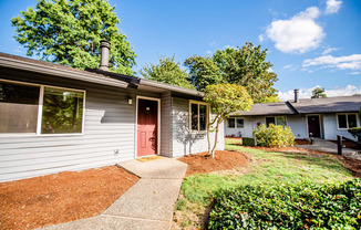 Sumner Apartments - The Retreat Apartments - Front Exterior