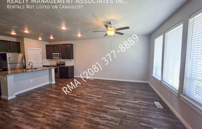 4735 W SANTA FE LN