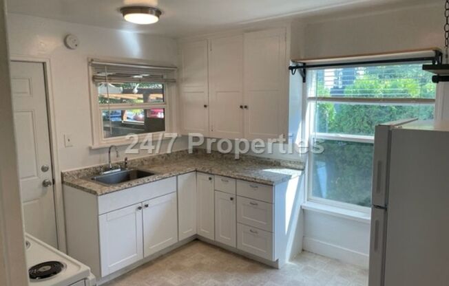 1 bed, 1 bath, 695 sqft, $1,595, Unit 01