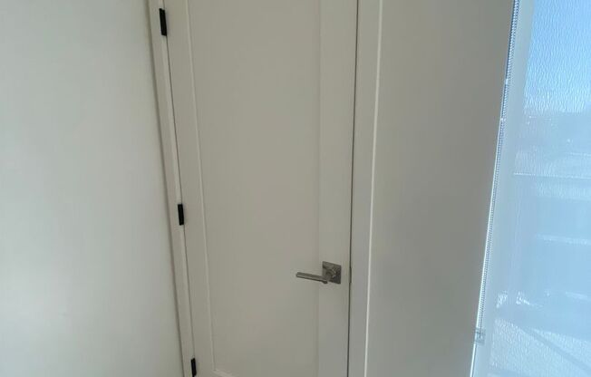 Studio, 1 bath, 436 sqft, $2,595, Unit Unit 303