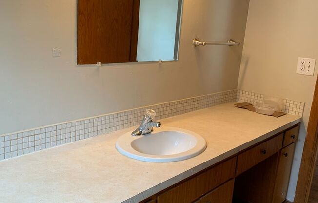 2 beds, 1 bath, 550 sqft, $725, Unit 1003-03