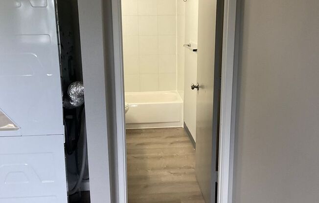 1 bed, 1 bath, 500 sqft, $1,100, Unit 41-B