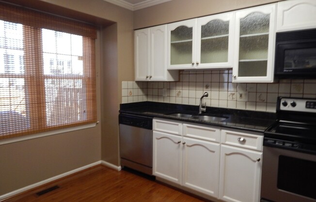 Fabulous TH with Garage! Great Location!