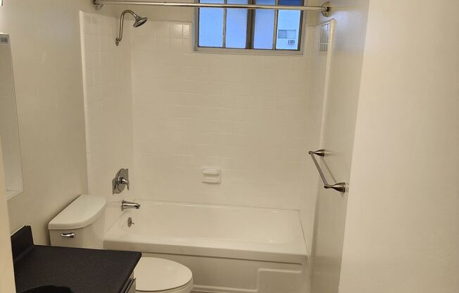 1 bed, 1 bath, 656 sqft, $1,848, Unit 025