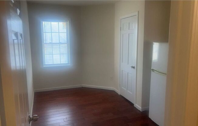 Studio, 1 bath, 300 sqft, $925, Unit 3C