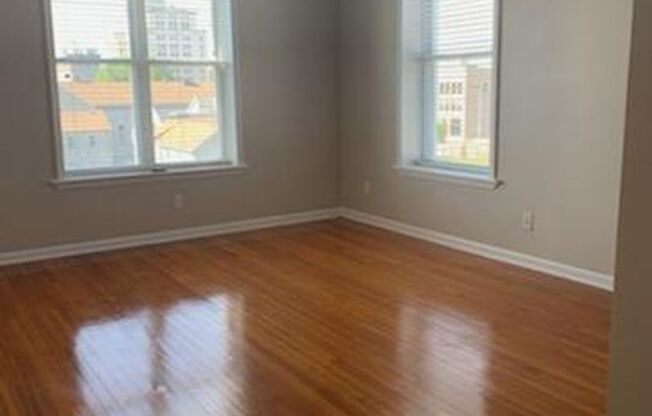 2 beds, 1 bath, $995, Unit 108 Apt 9