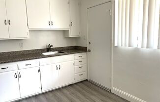 2 beds, 1 bath, 828 sqft, $2,745, Unit 4