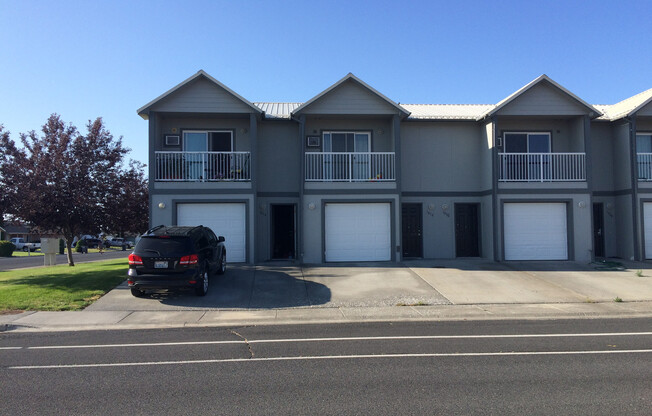 Apartment in Ephrata with Garage!