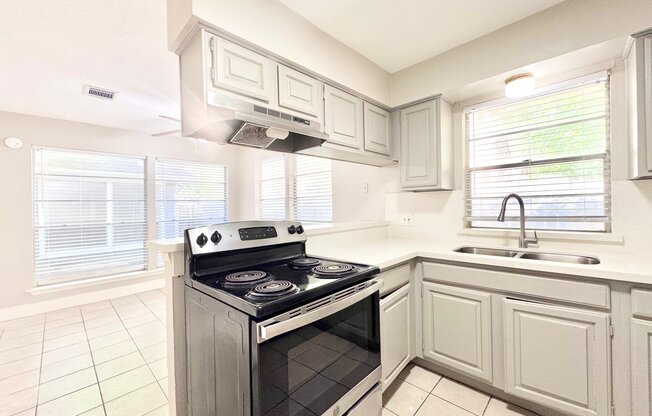 10827 SUGAR HL DR