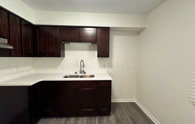 2 beds, 1 bath, 800 sqft, $1,575, Unit 3535