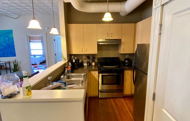 2 beds, 2 baths, 900 sqft, $1,850, Unit 402