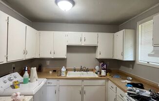 2 Bedroom/1 Bath Duplex at 423 Cedar Valley Dr. Convenient to Nolensville Pike, shops and restaurants
