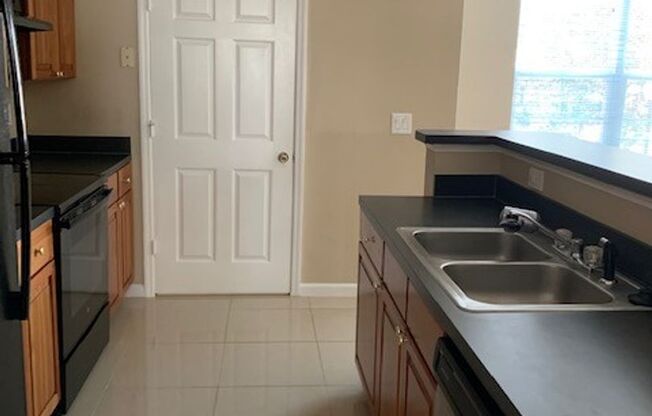 2/2.5 Townhouse Style Condo in Metrowest
