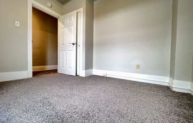 2 beds, 1 bath, 800 sqft, $750, Unit Apt 8