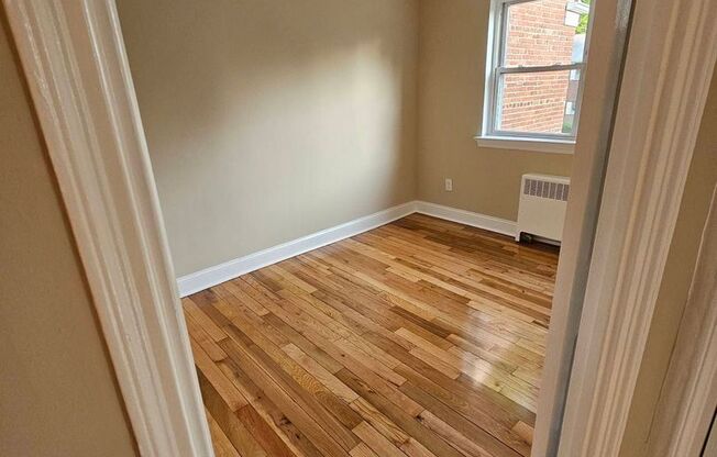 2 beds, 1 bath, 750 sqft, $2,195, Unit B-10