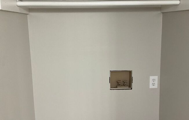 2 beds, 1.5 baths, 905 sqft, $890, Unit C04