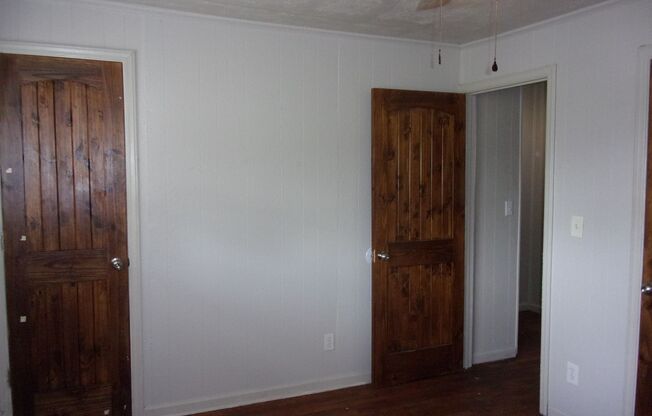 2 beds, 1 bath, $1,299