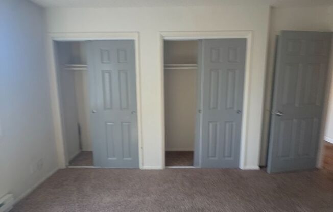 2 beds, 1 bath, $1,395, Unit 1950-11