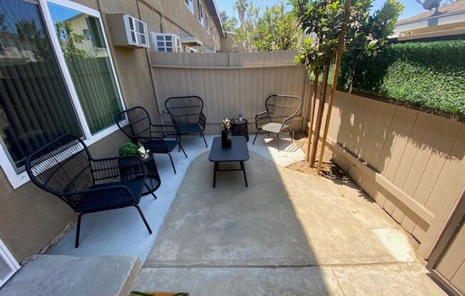 LAKEWOOD TOWNHOUSE APARTMENTS