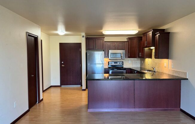 1 bed, 1 bath, 718 sqft, $995, Unit 5400-103