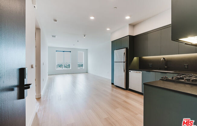 1 bed, 1 bath, 787 sqft, $4,195, Unit 728