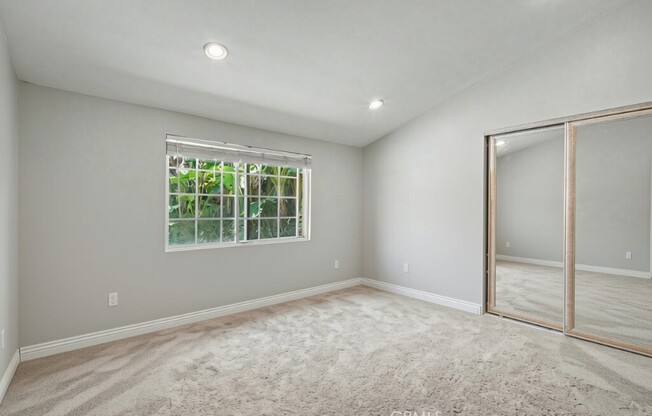 5706 COMANCHE AVE