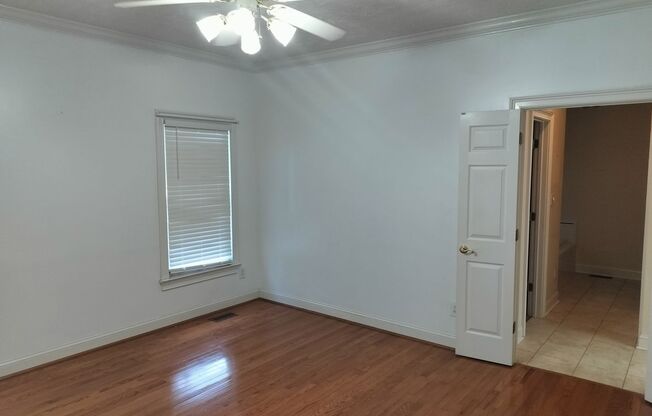 3 beds, 2 baths, $2,500