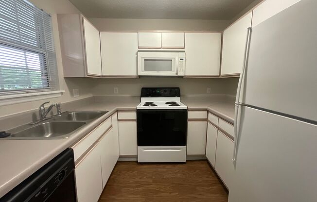 1 bed, 1 bath, 871 sqft, $1,150, Unit 2744-8