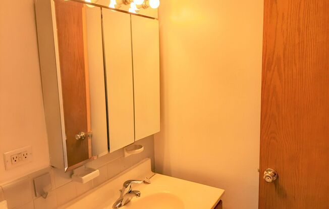 1 bed, 1 bath, 700 sqft, $1,700, Unit 418-0612