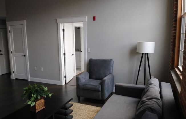 2 beds, 1 bath, 831 sqft, $2,100, Unit 305